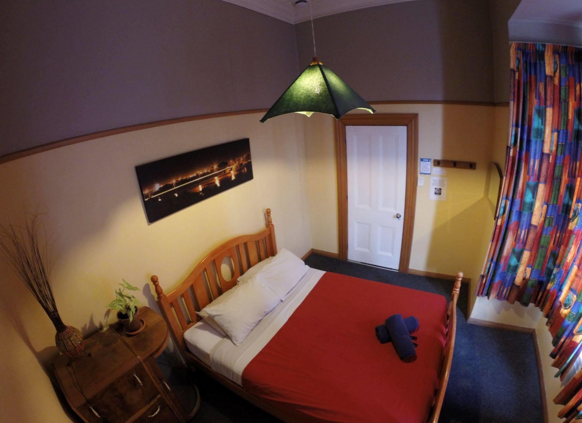 Bazil'S Backpackers Bbh Hostel & Surf School Уэстпорт Экстерьер фото